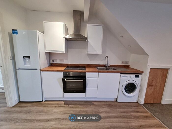 2 Bedroom Flat To Rent In Commercial Road, Swindon, SN1