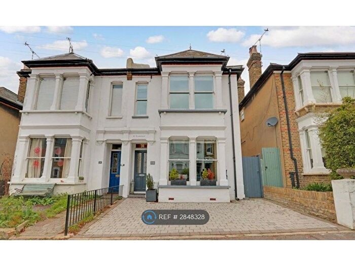 3 Bedroom Semi Detached House To Rent In Victoria Road, Leigh-On-Sea, SS9