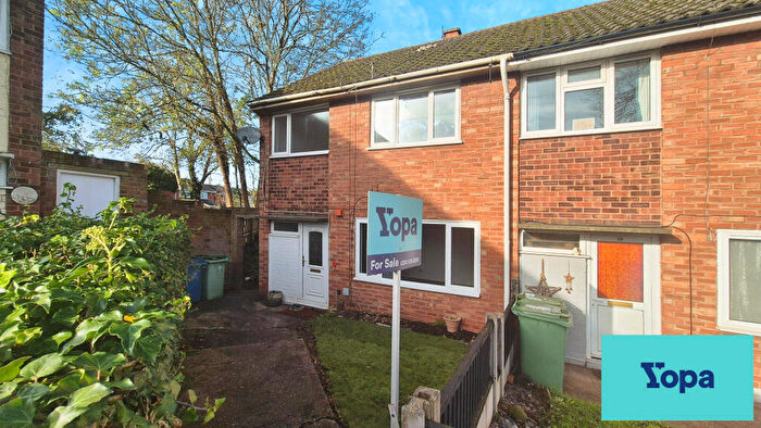 3 Bedroom End Of Terrace House For Sale In Masefield Drive, Stafford, ST17