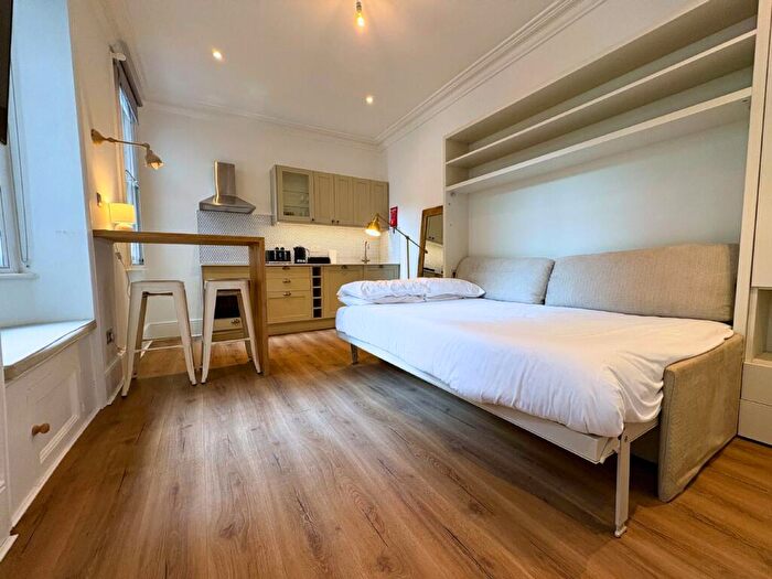 Apartment To Rent In Studio Flat, Gloucester Place, Baker Street, NW1