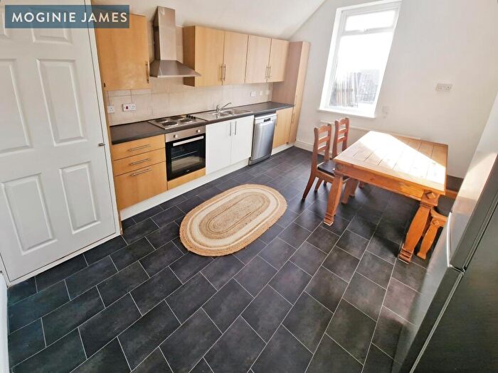 3 Bedroom Flat To Rent In City Road, Roath, CF24