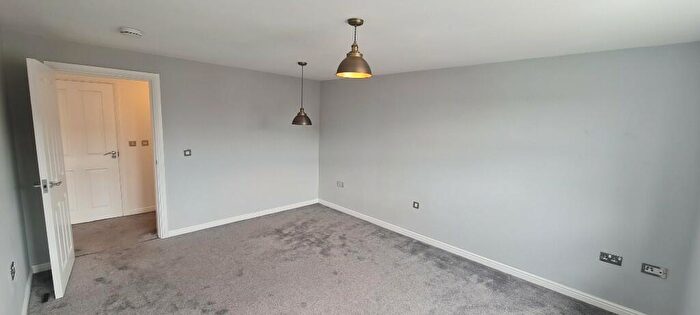 2 Bedroom Flat To Rent In Crowe Road, Bedford, Bedfordshire, MK40