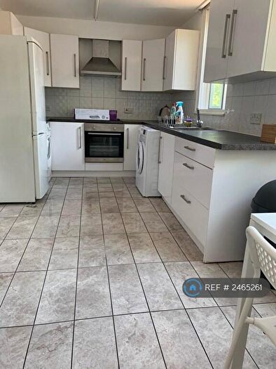 3 Bedroom Flat To Rent In Coopers Lane, London, NW1