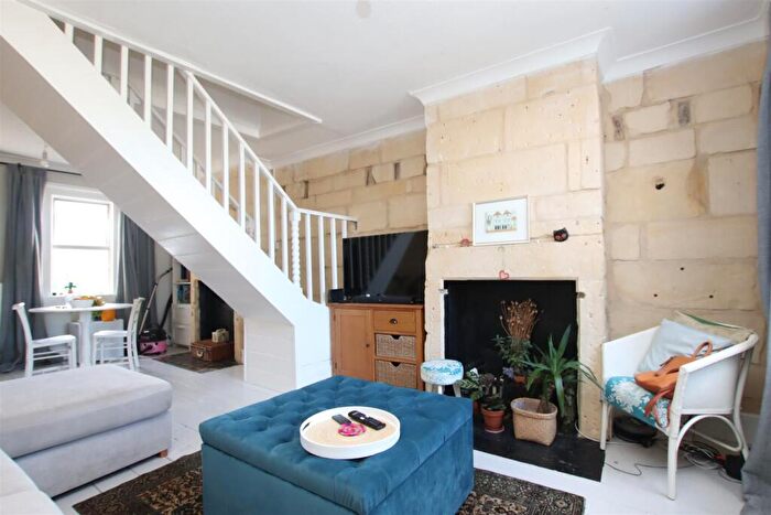 2 Bedroom Terraced House To Rent In Hampton View, Bath, BA1