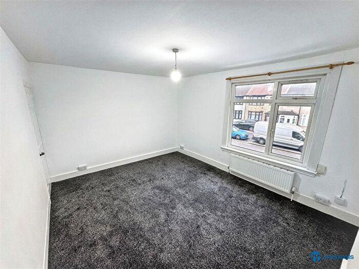 2 Bedroom Property For Sale In Green Lane, Ilford, IG1