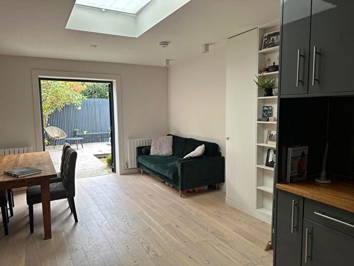 2 Bedroom Flat To Rent In Sudbrook Lane, Richmond, TW10