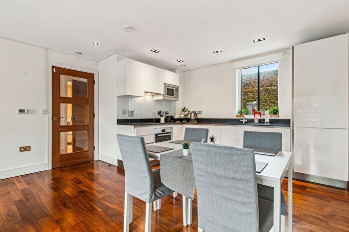 1 Bedroom Flat To Rent In Times Court, Retreat Road, Richmond, TW9