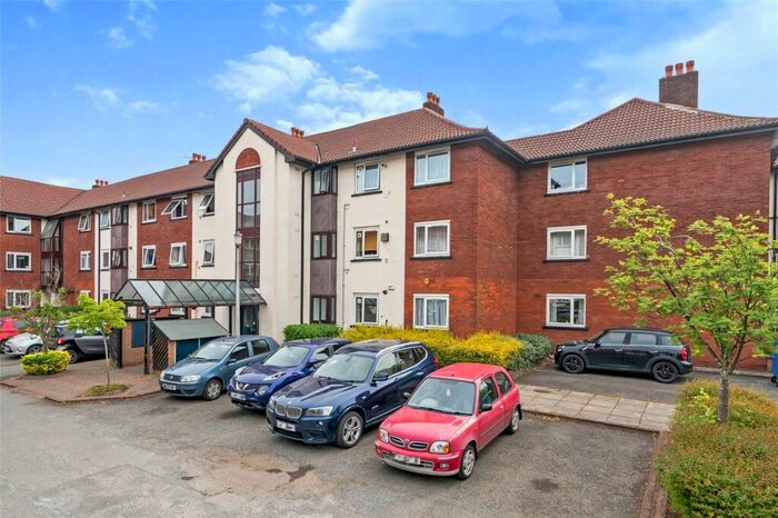 3 Bedroom Apartment To Rent In Canterbury Gardens, Salford, Greater Manchester, M5