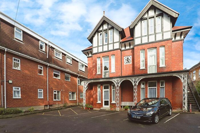 1 Bedroom Flat For Sale In Florence Road, Bournemouth, Dorset, BH5