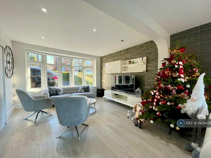 4 Bedroom Semi-Detached House To Rent In Slades Gardens, Enfield, EN2
