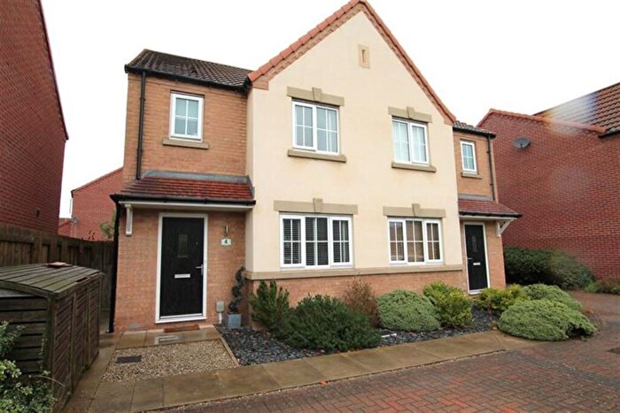 3 Bedroom Semi-Detached House To Rent In Harewood Close, HU16