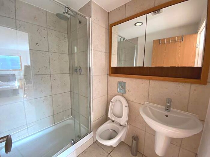 2 Bedroom Apartment To Rent In Magellan House Leeds Dock City Centre, LS10