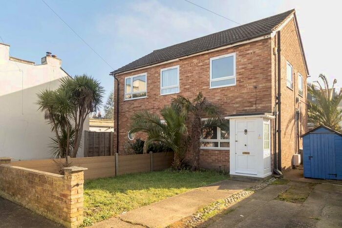 2 Bedroom Maisonette To Rent In Camac Road, Twickenham, TW2