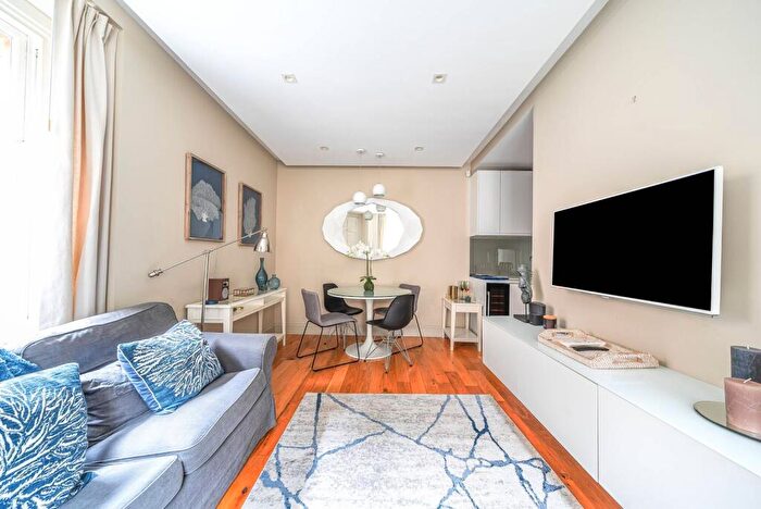 2 Bedroom Flat To Rent In Drayton Gardens, Chelsea, London, SW10