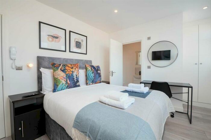 Studio To Rent In Upper Richmond Road, Putney, London, SW14