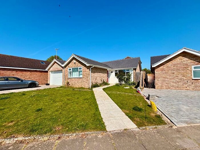 3 Bedroom Bungalow To Rent In Hawthorne Road, Worthing, BN14