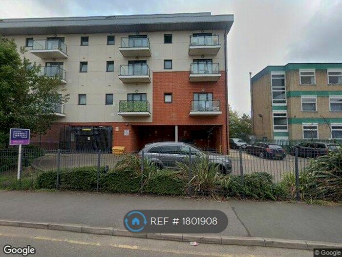 2 Bedroom Flat To Rent In The Junction, Slough, SL2