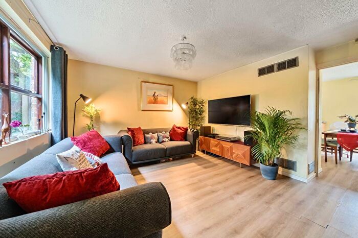 3 Bedroom End Of Terrace House For Sale In Lower Earley, Berkshire, RG6