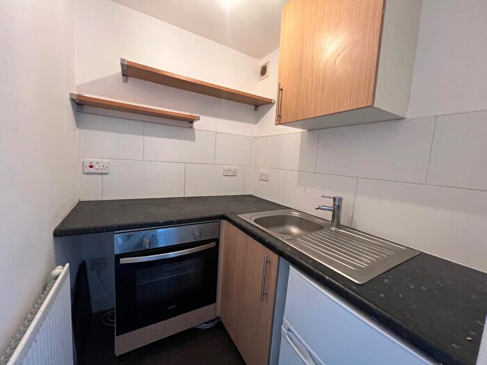 Studio To Rent In Stoke Road, Aylesbury, HP21