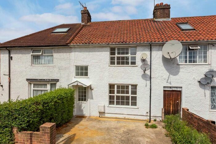 3 Bedroom Property To Rent In Saxon Drive, London, W3