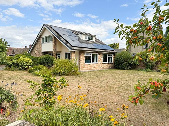 4 Bedroom Chalet For Sale In Mortimers Lane, Foxton, Cambridge, CB22