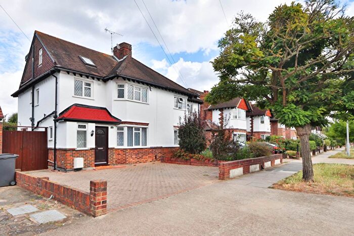 4 Bedroom Semi-Detached House To Rent In Clarence Avenue, New Malden, KT3