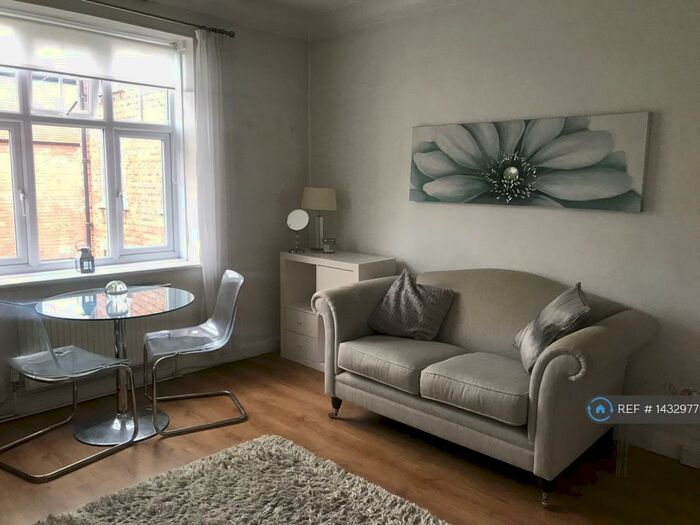 Studio To Rent In Holmefield Court, London, NW3