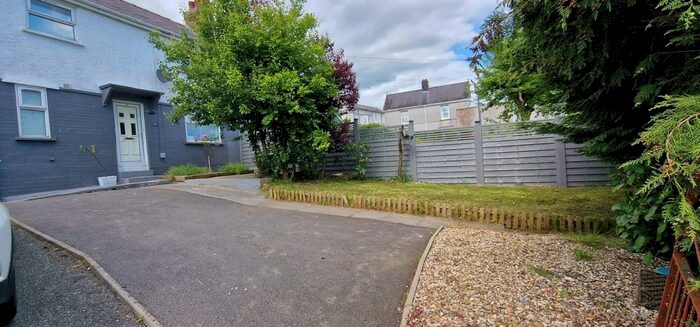 5 Bedroom Semi-Detached House To Rent In Pentrefelin Street, Carmarthen, SA31
