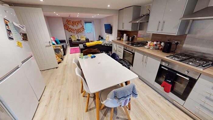 8 Bedroom Semi-Detached House To Rent In Brudenell Road, Leeds, LS6