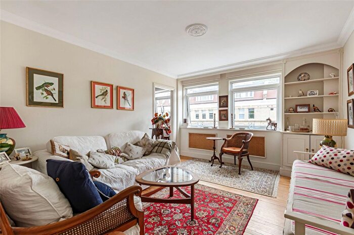 1 Bedroom Flat For Sale In Elm Park Gardens, Chelsea, London, SW10