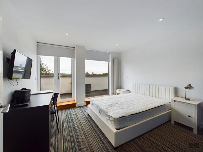 2 Bedroom Flat To Rent In Bartholomew Street East, Exeter, EX4
