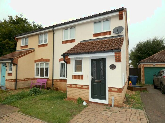 3 Bedroom Semi-Detached House To Rent In Chapel Field, Gamlingay, SG19