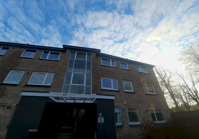 3 Bedroom Flat To Rent In St. Johns Court, Glasgow, G41