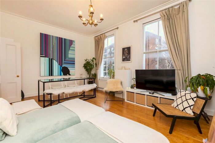 2 Bedroom Flat To Rent In Packington Street, Islington, London, N1