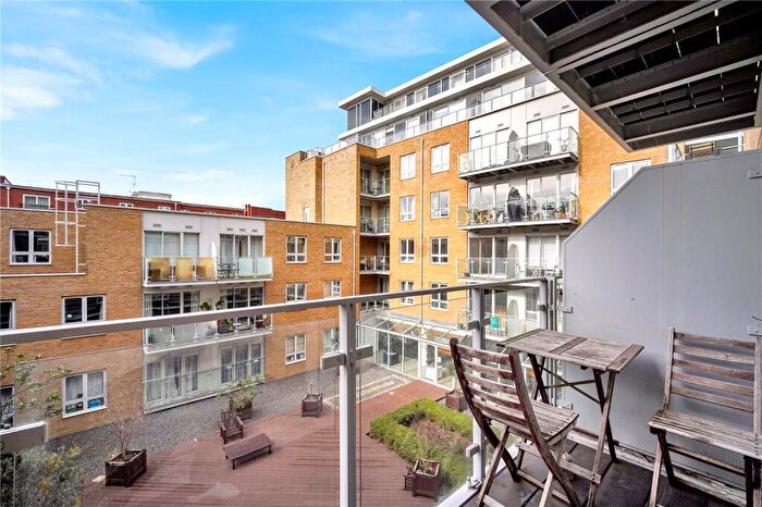 1 Bedroom Apartment For Sale In Narrow Street, E14