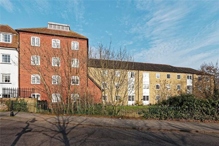 1 Bedroom Flat For Sale In The Causeway, Canterbury, Kent, CT1