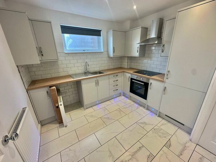 2 Bedroom Apartment To Rent In St. Johns Avenue, Newsome, Huddersfield, HD4