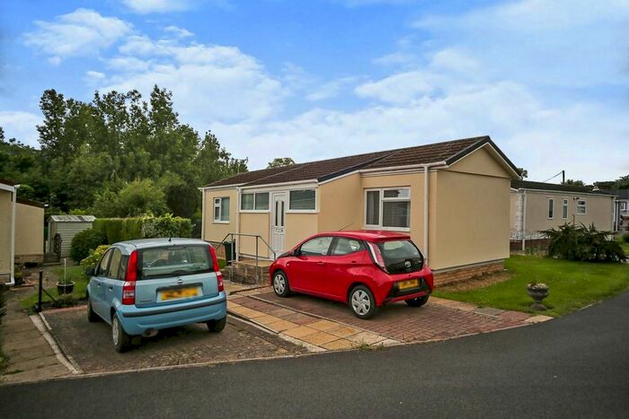 2 Bedroom Mobile/park Home For Sale In Six Bells Park, Woodchurch, Ashford, TN26
