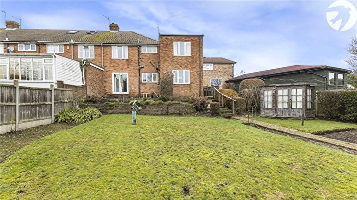 4 Bedroom End Of Terrace House For Sale In Povey Avenue, Wainscott, Rochester, Kent, ME2