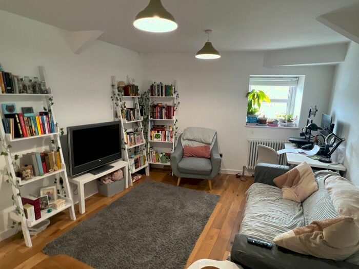 1 Bedroom Mews To Rent In Buttersby Lane, Plymouth, PL4