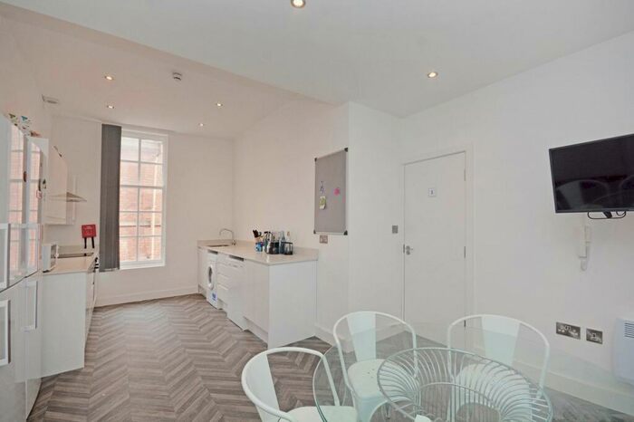 5 Bedroom Apartment To Rent In Rockingham Lane, Sheffield, S1