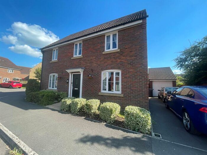 4 Bedroom Detached House To Rent In Hawthorn Road, Melksham, SN12