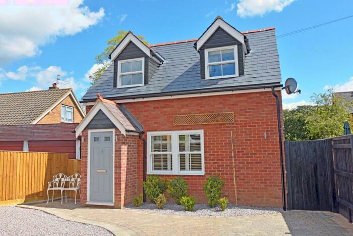 2 Bedroom Detached House To Rent In Highway Avenue, Maidenhead, Berkshire, SL6