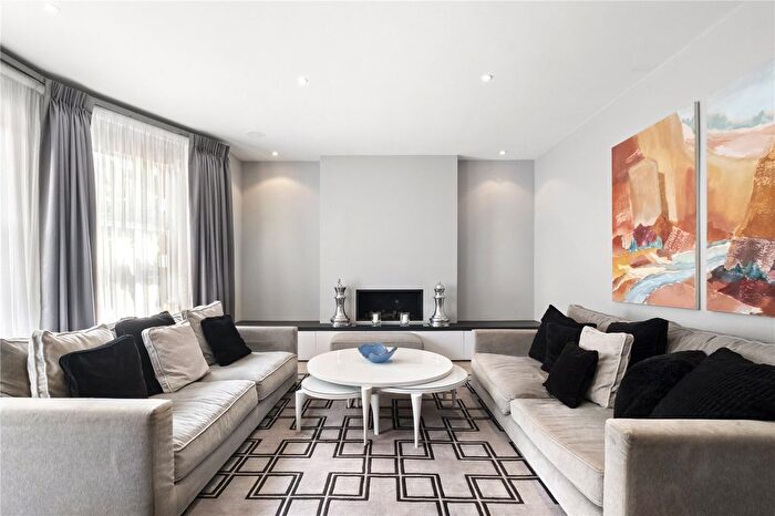 3 Bedroom Flat For Sale In Old Brompton Road, London, SW5