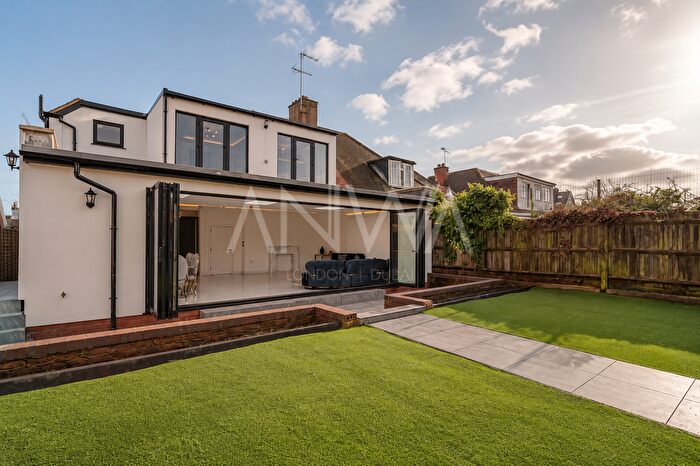 5 Bedroom Semi-Detached House For Sale In Purley Avenue, London, NW2