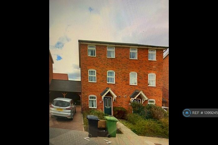 4 Bedroom Semi-Detached House To Rent In Mercer Avenue, Ebbsfleet Valley, Swanscombe, DA10