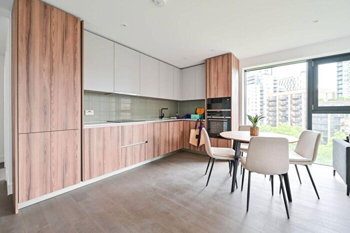 2 Bedroom Flat To Rent In Hewson Way, Elephant And Castle, London, SE17