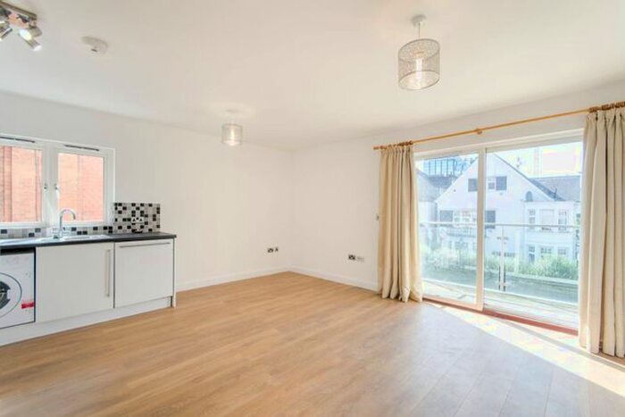 2 Bedroom Flat To Rent In Chatsworth Road, East Croydon, Croydon, CR0