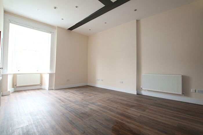 2 Bedroom Flat To Rent In Park Street, Colnbrook, Slough, SL3