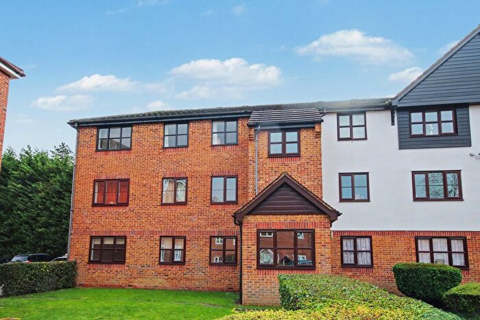 2 Bedroom Flat For Sale In Marmet Avenue, Letchworth Garden City, SG6